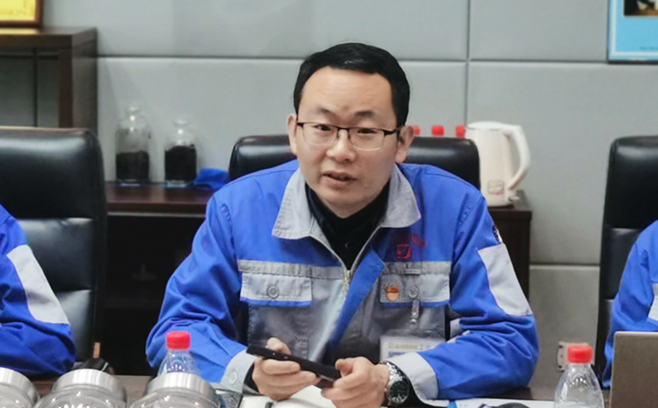 技術(shù)部部長張波與營銷人員分享2020年顆粒機(jī)設(shè)備和粉碎機(jī)設(shè)備改進(jìn)點(diǎn)以及對2021年大型粉碎設(shè)備、牛糞顆粒爐設(shè)備的技術(shù)參數(shù)、選型、及工藝流程進(jìn)行講解培訓(xùn).jpg