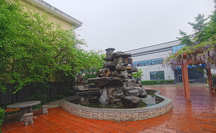 處理農(nóng)林廢棄物，變樹(shù)枝為燃料顆粒，節(jié)能環(huán)保，一起保衛(wèi)我們的藍(lán)天白云.jpg