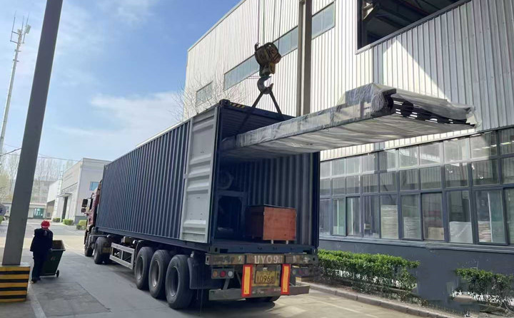 中國制造撕碎機(jī)發(fā)往巴基斯坦.jpg